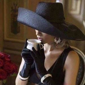 Meet your Posher, Claudia